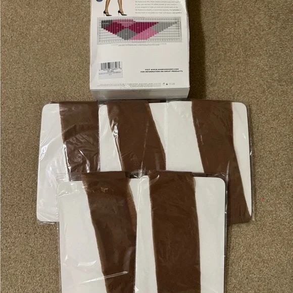 5 pairs of Hanes Silk Reflections Pantyhose Collection - Picture 2 of 3